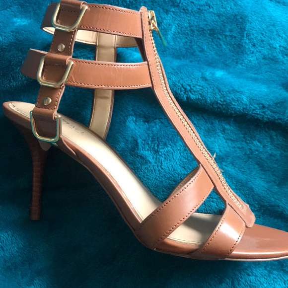 Heels - Picture 3 of 4